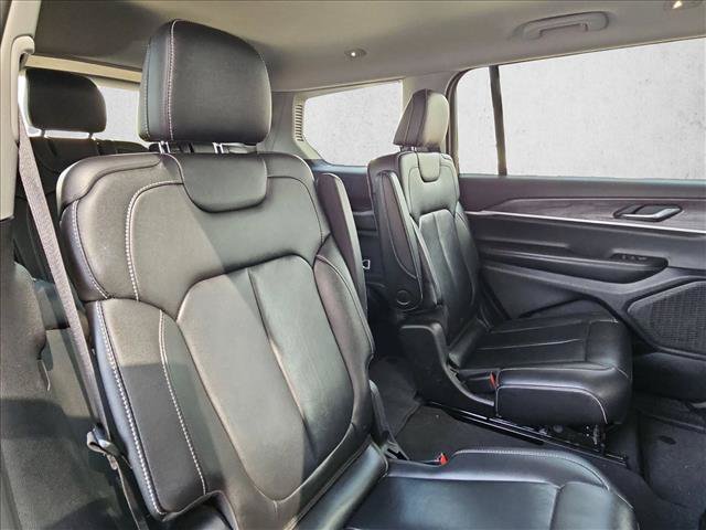 Used 2023 Jeep Grand Cherokee L Limited RWD image 18