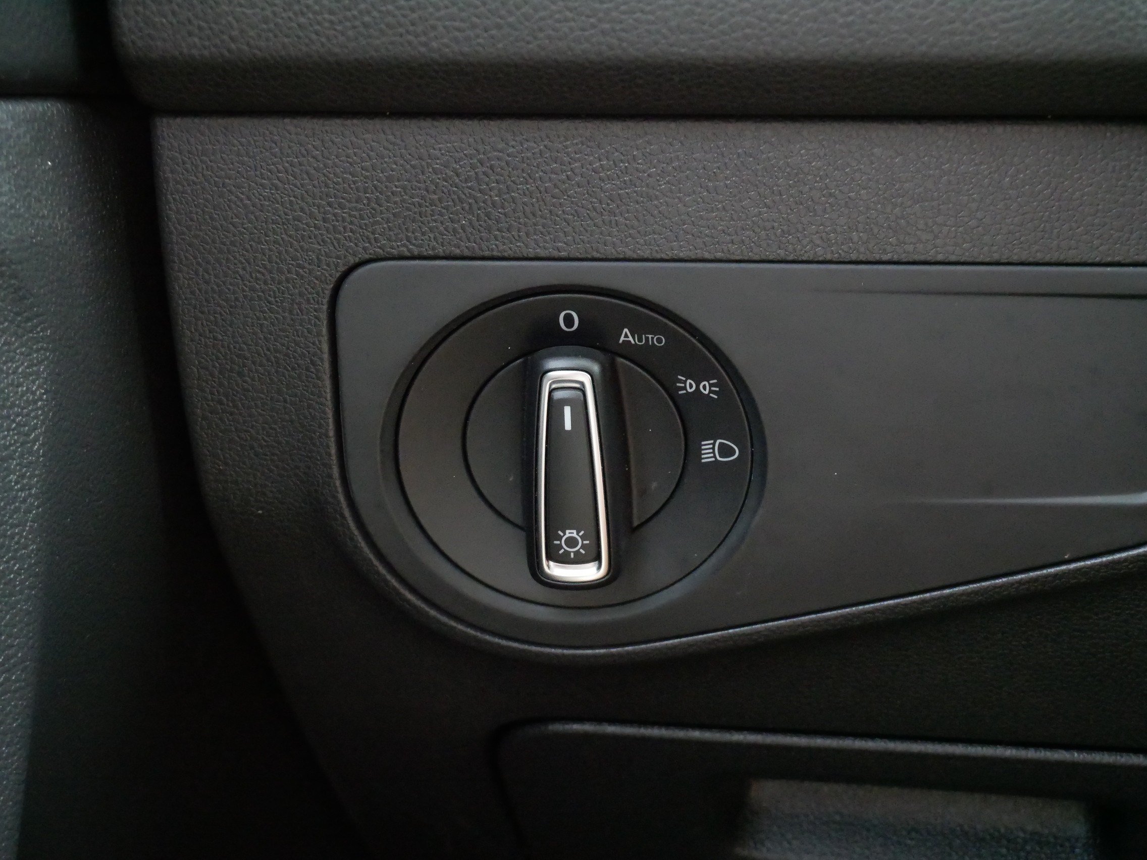Used 2020 Volkswagen Tiguan SE AWD/4WD image 26