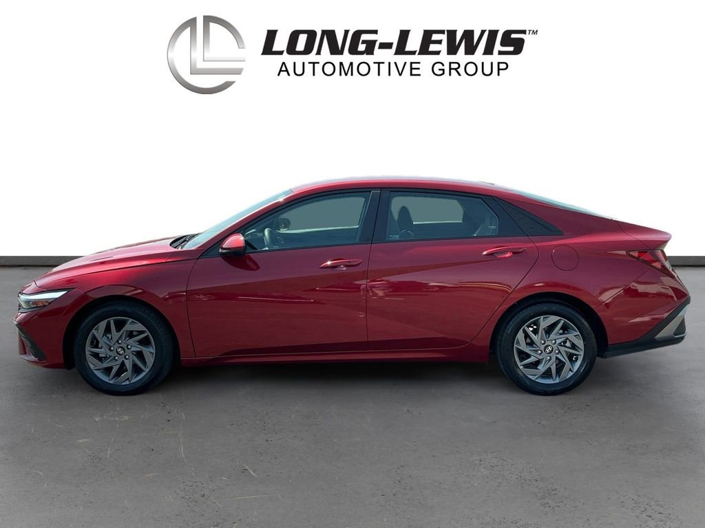 Used 2024 Hyundai Elantra SEL FWD image 2