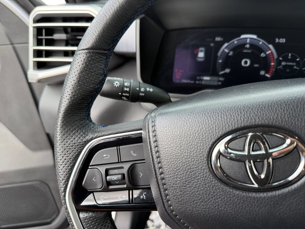 Used 2025 Toyota Sequoia Platinum AWD/4WD image 15