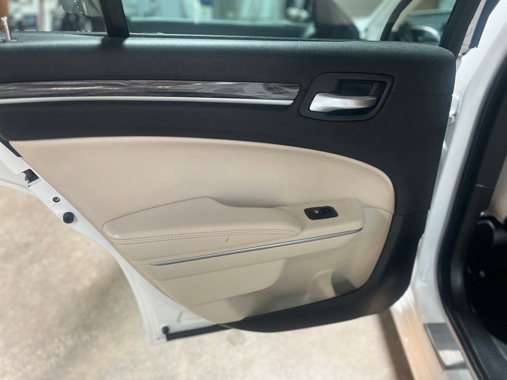 Used 2019 Chrysler 300 Touring L w/ Quick Order Package 22F image 25