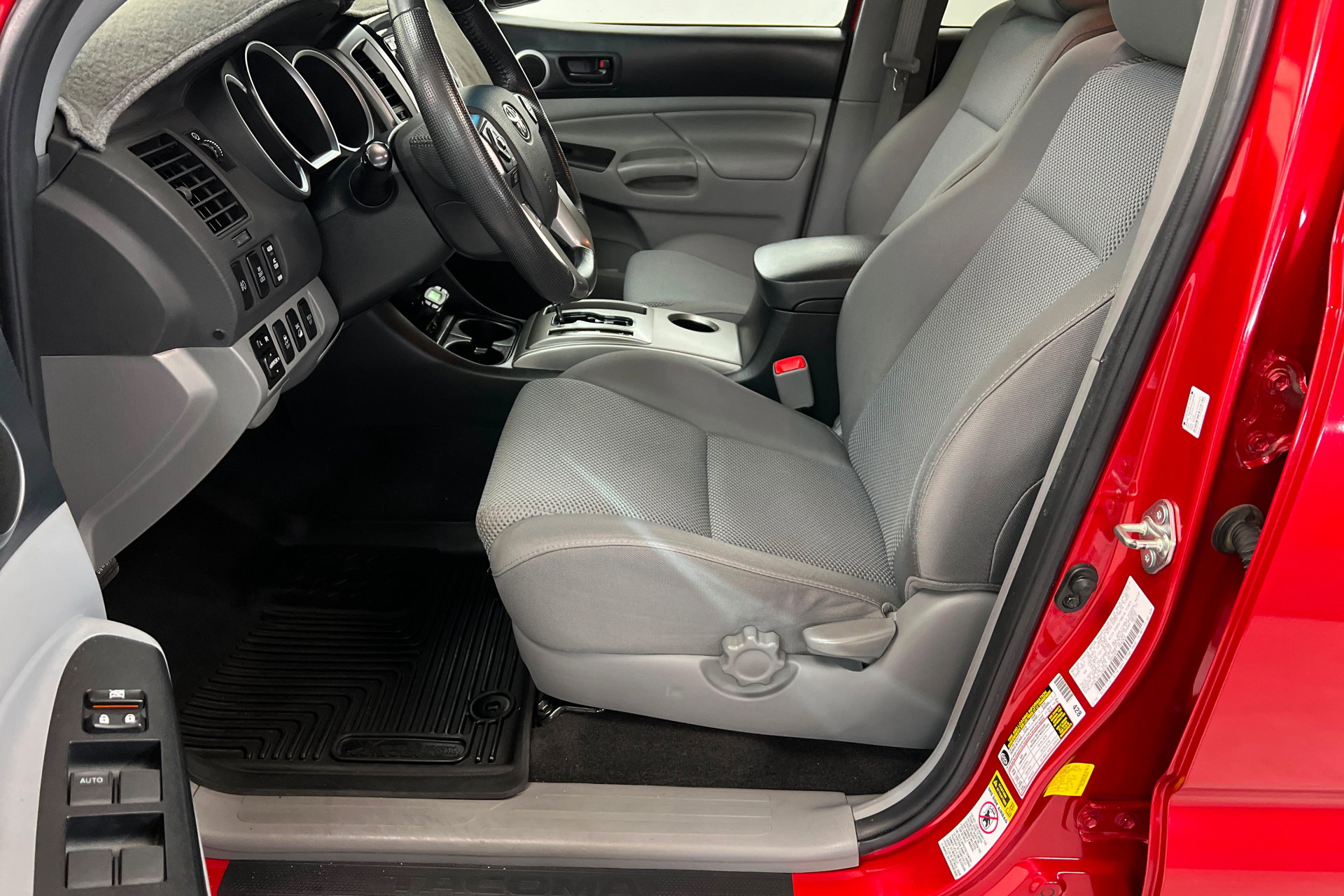 Used 2014 Toyota Tacoma w/ TRD Off-Road Package image 17