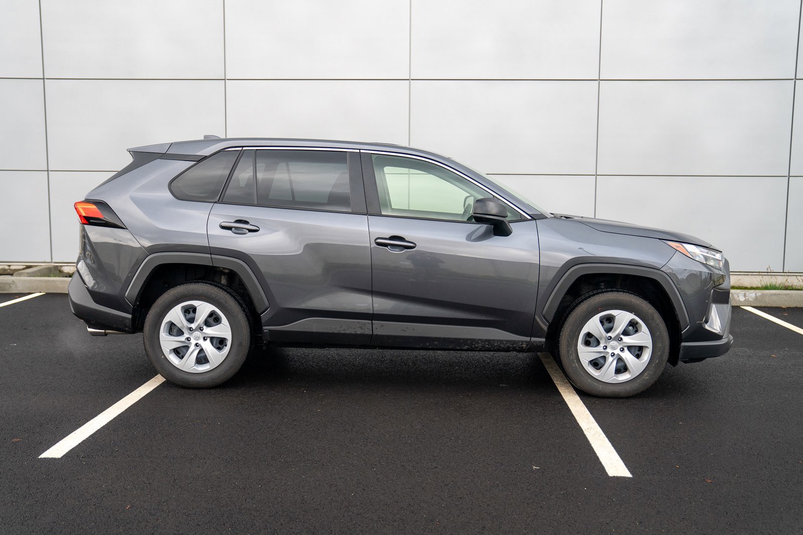 Used 2025 Toyota RAV4 LE image 8