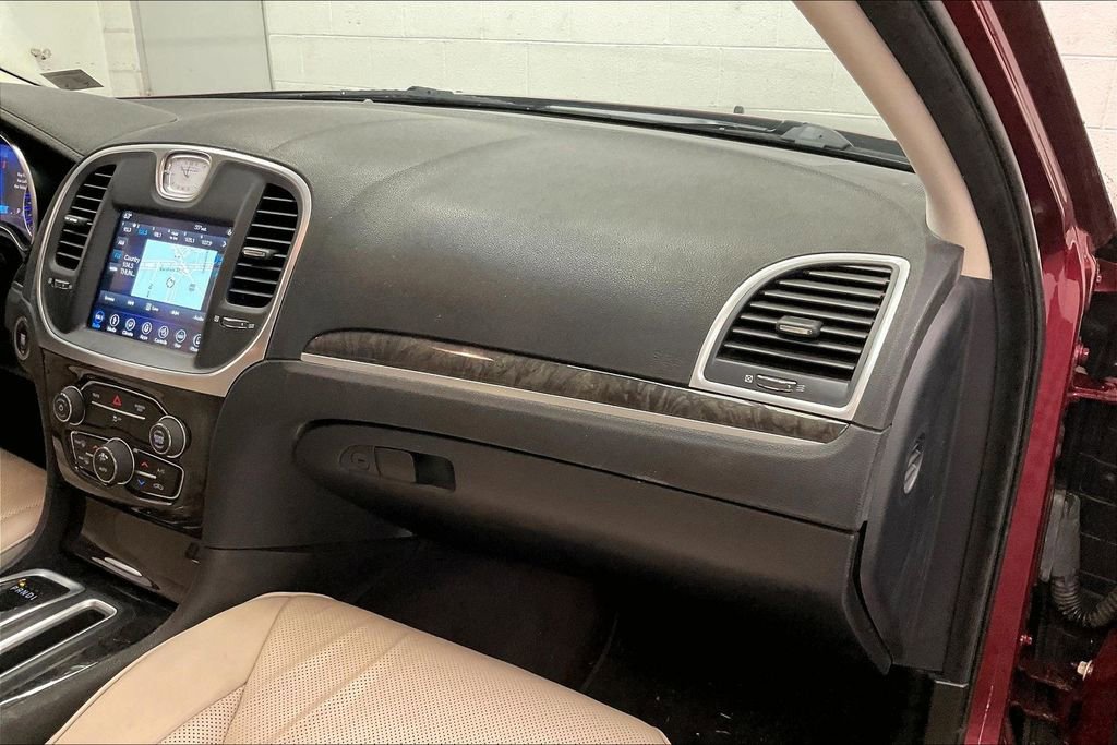 Used 2018 Chrysler 300 Limited w/ Light Group image 15
