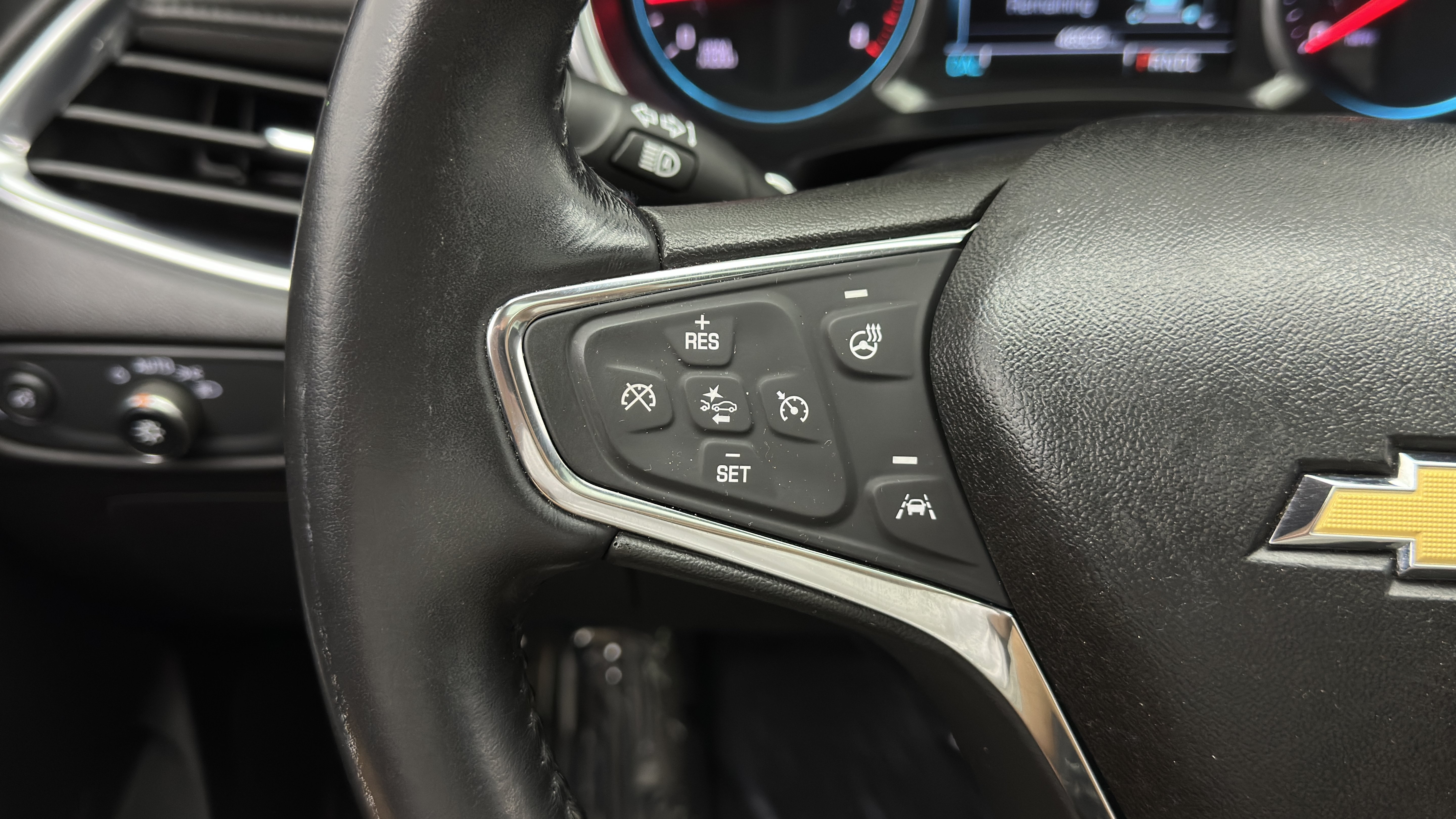 Used 2018 Chevrolet Malibu Premier w/ Premier Sun and Wheel Package FWD image 23