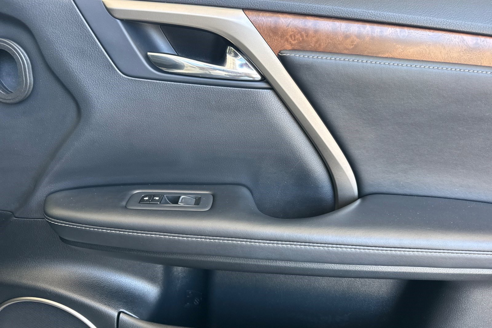 Certified 2022 Lexus RX 450hL AWD w/ Premium Package image 24
