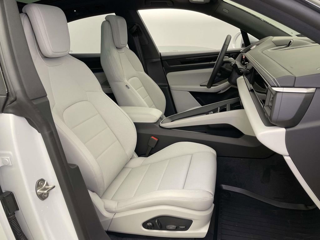 New 2025 Porsche Macan 4S Electric image 23