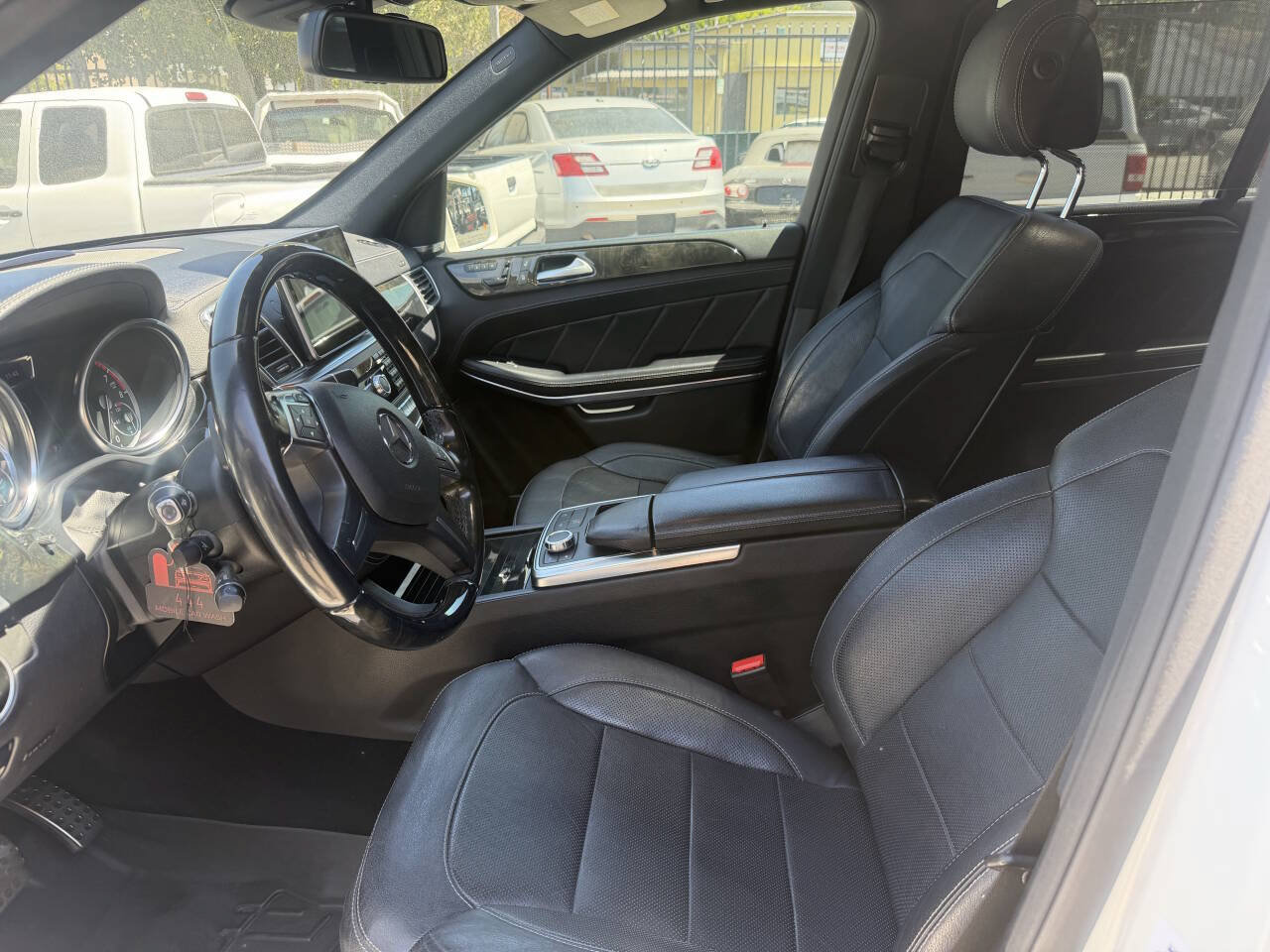 Used 2014 Mercedes-Benz GL 550 4MATIC image 7
