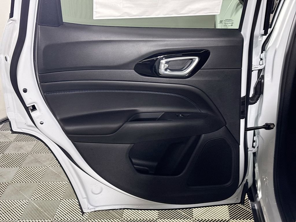 New 2026 Jeep Compass Latitude AWD/4WD image 18