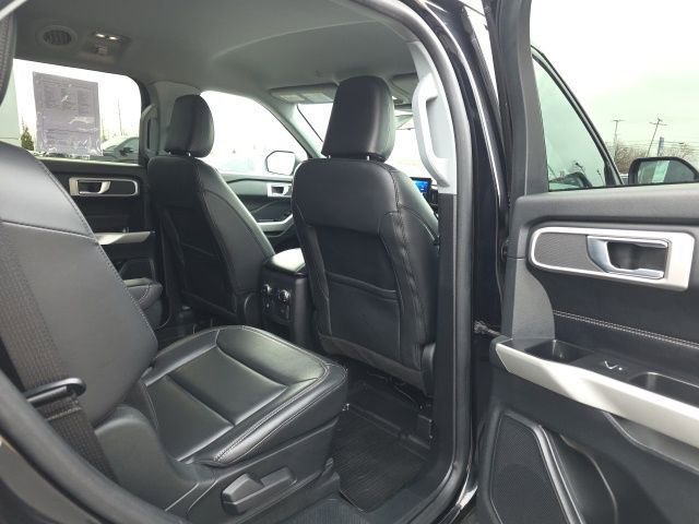 Used 2021 Ford Explorer XLT w/ Equipment Group 202A image 18