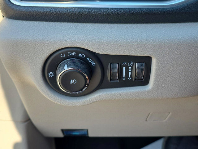 Used 2024 Chrysler Pacifica Limited FWD image 34