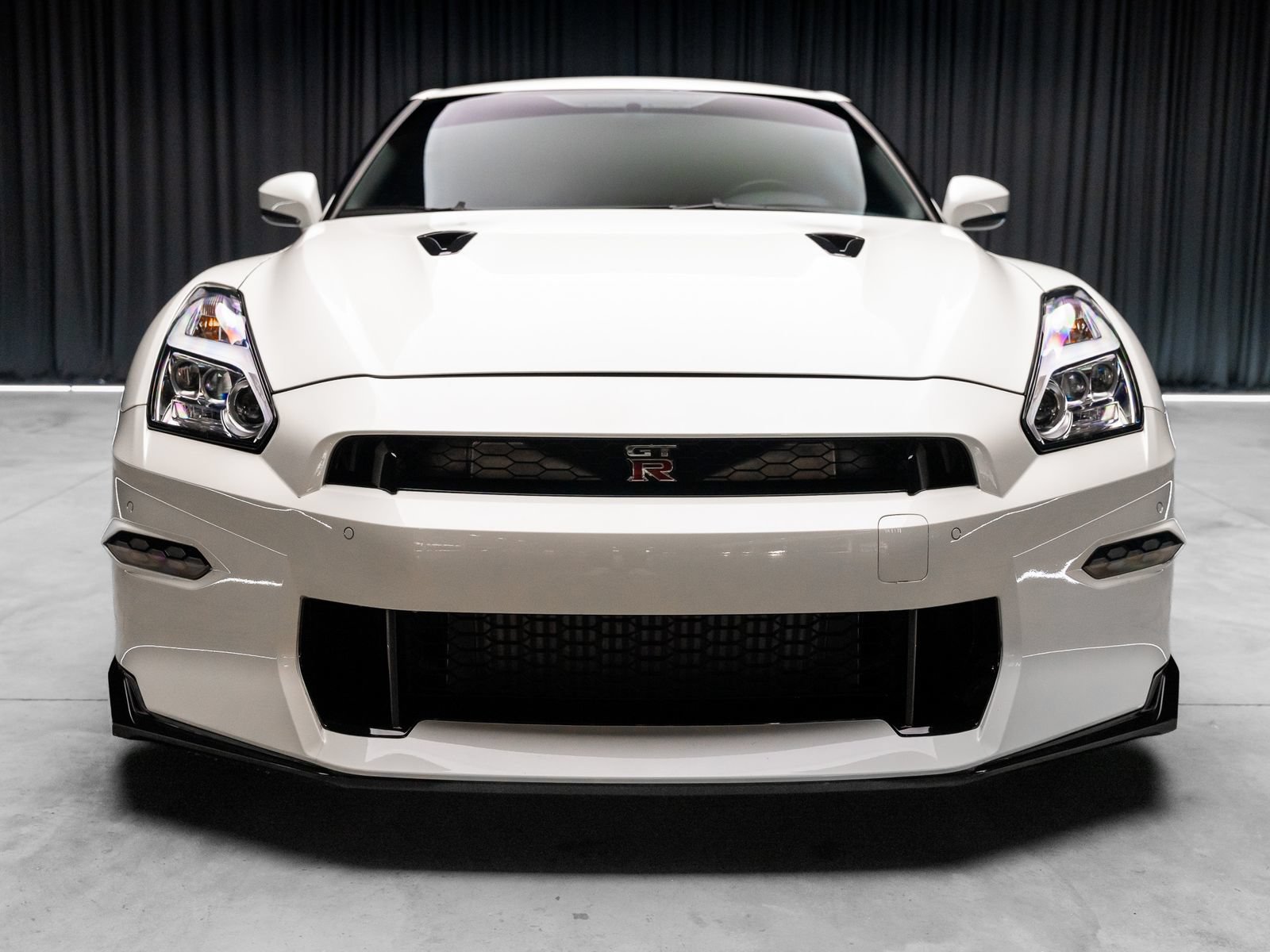 Used 2024 Nissan GT-R Premium w/ Premium Interior Package AWD/4WD image 24