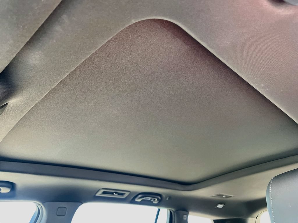 Used 2025 Cadillac XT6 Premium Luxury AWD/4WD image 23