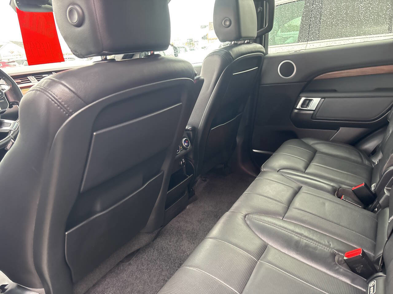 Used 2017 Land Rover Discovery HSE image 11