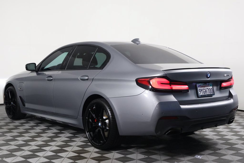 Used 2023 BMW 530e w/ M Sport Package RWD image 6