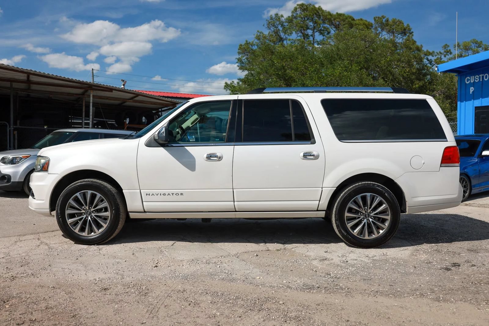 Used 2015 Lincoln Navigator L 2WD image 3