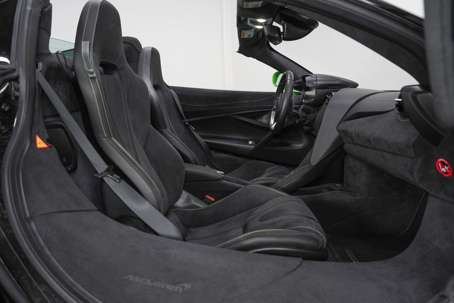 Used 2024 McLaren 750S Spider RWD image 27