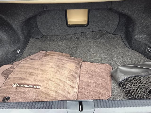 Used 2016 Lexus ES 350 w/ Premium Package w/Wood Trim FWD image 16