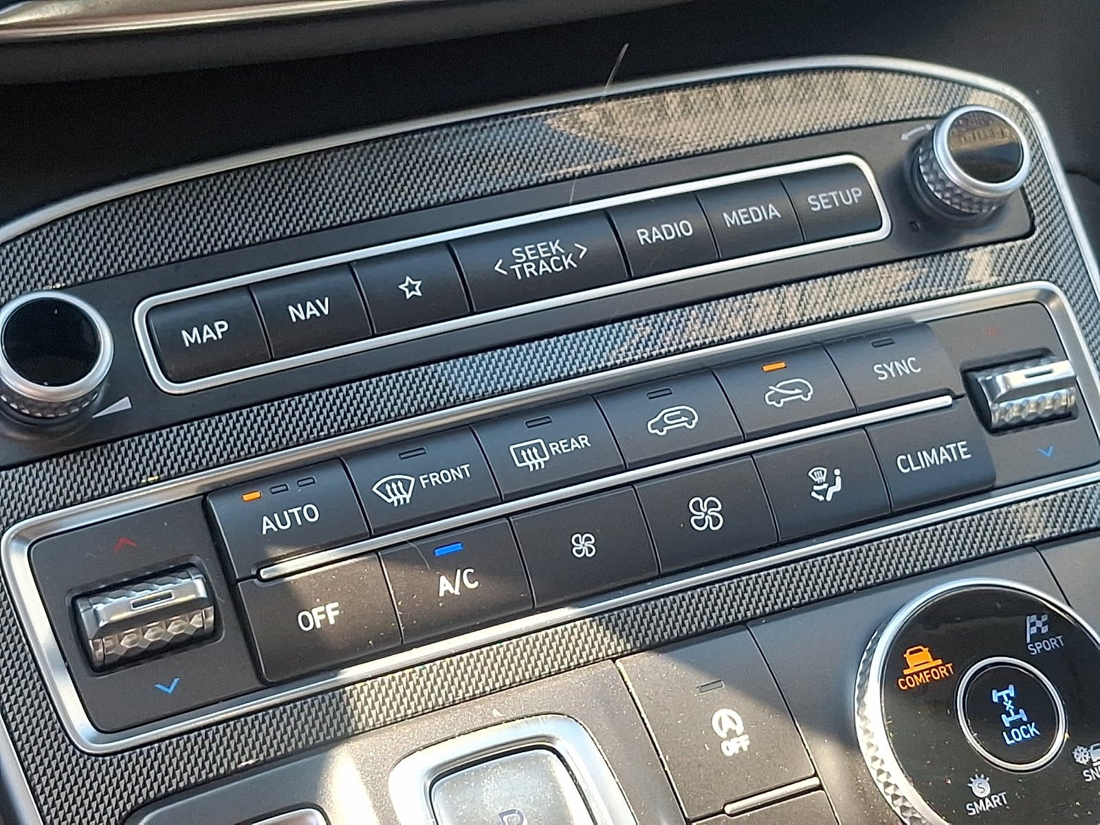 Certified 2023 Hyundai Santa Fe SEL w/ Premium Package AWD/4WD image 17