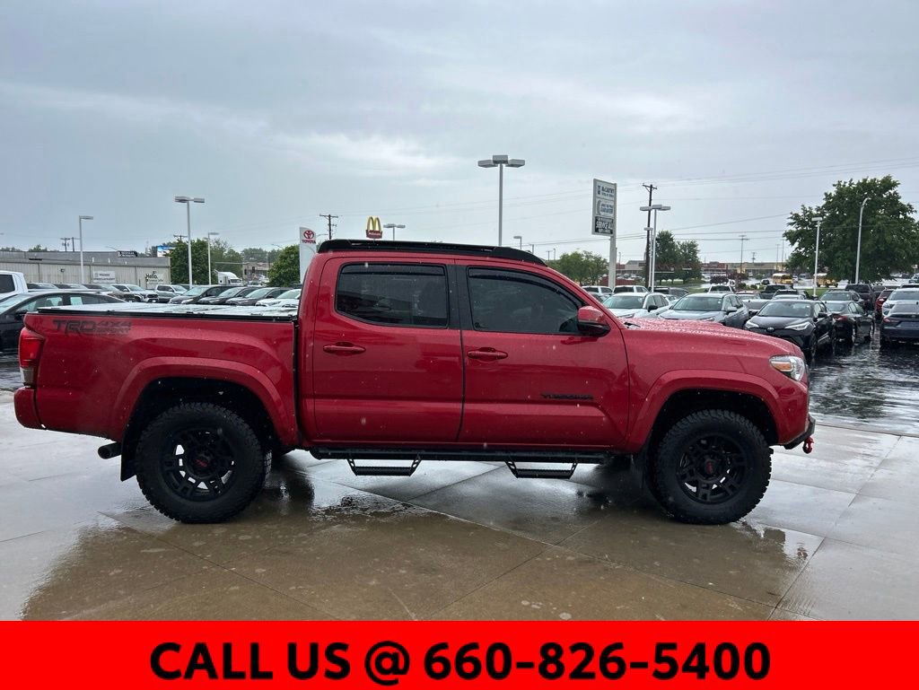 Used 2016 Toyota Tacoma TRD Sport AWD/4WD image 5