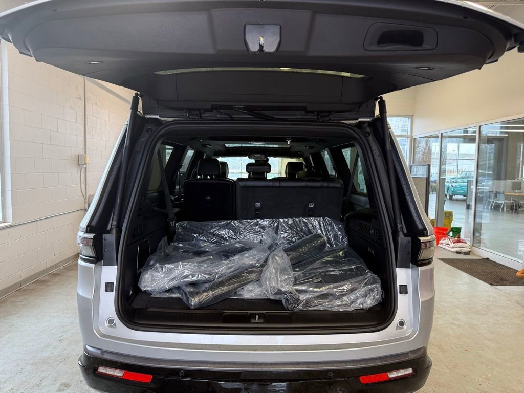 New 2026 Jeep Grand Wagoneer L 4WD w/ Premium Group I image 36