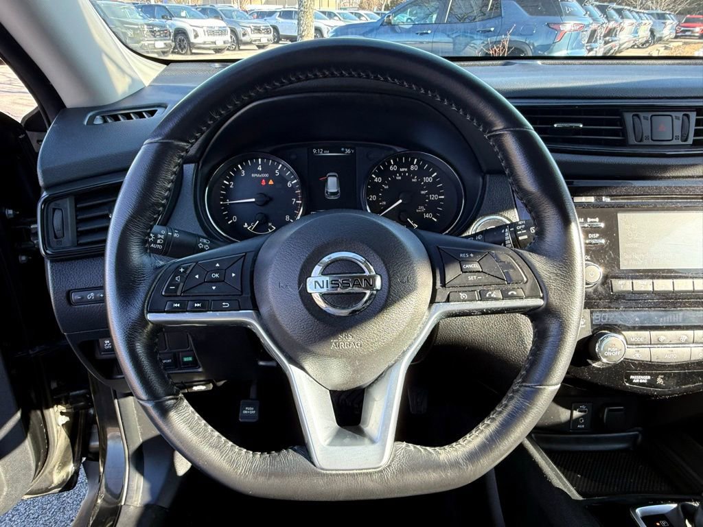 Used 2017 Nissan Rogue SV image 15