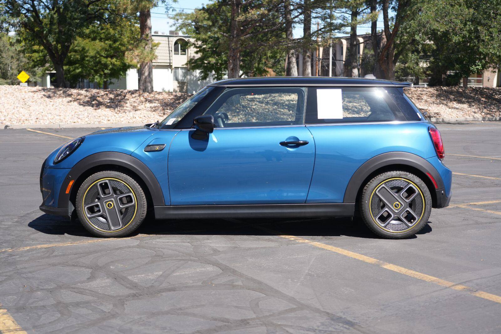 Used 2023 MINI Cooper SE FWD image 2