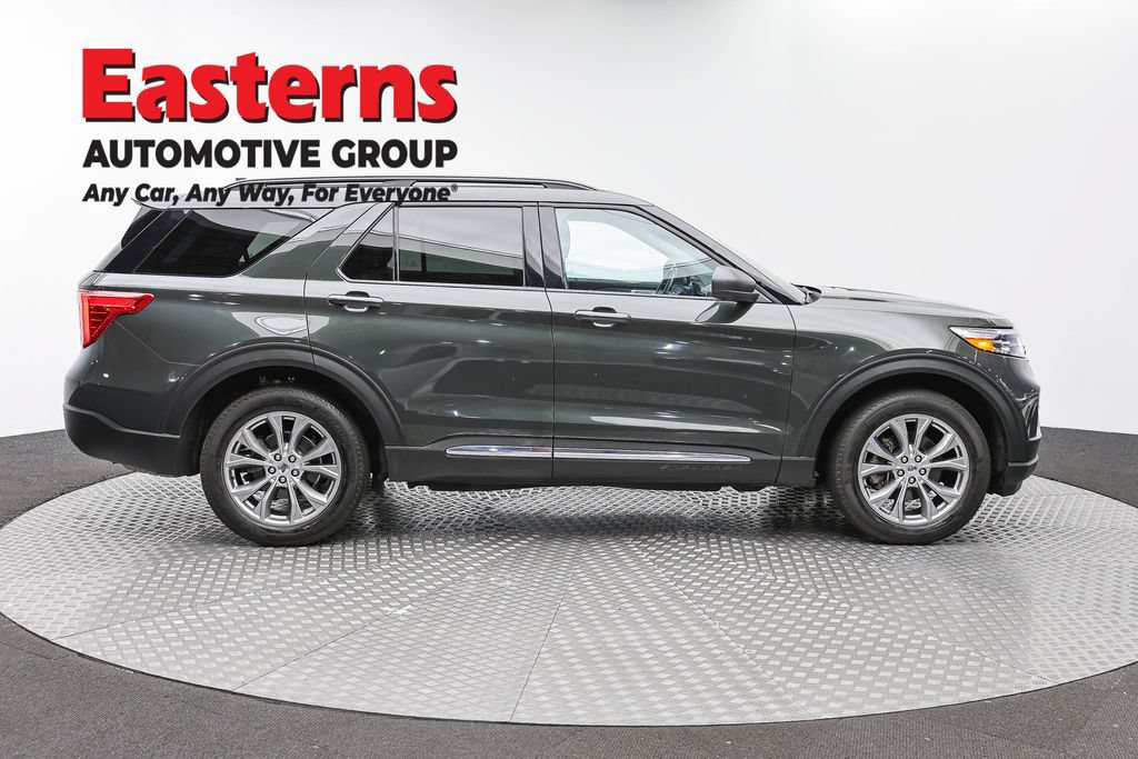 Used 2022 Ford Explorer XLT w/ Equipment Group 202A AWD/4WD image 4