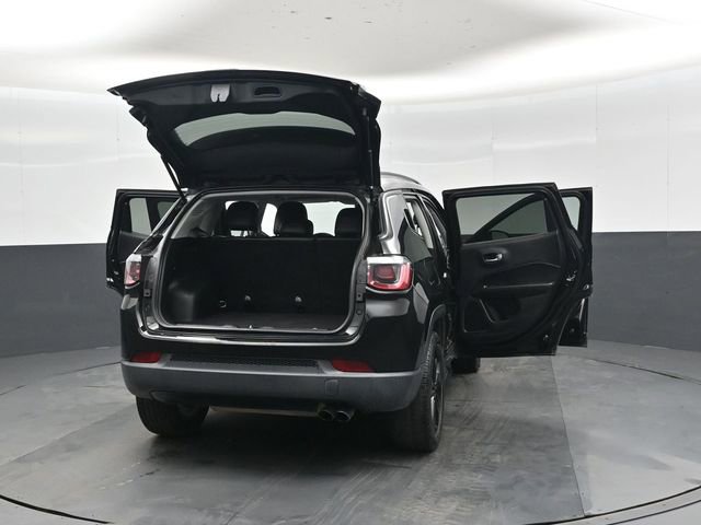 Used 2018 Jeep Compass Latitude FWD image 48
