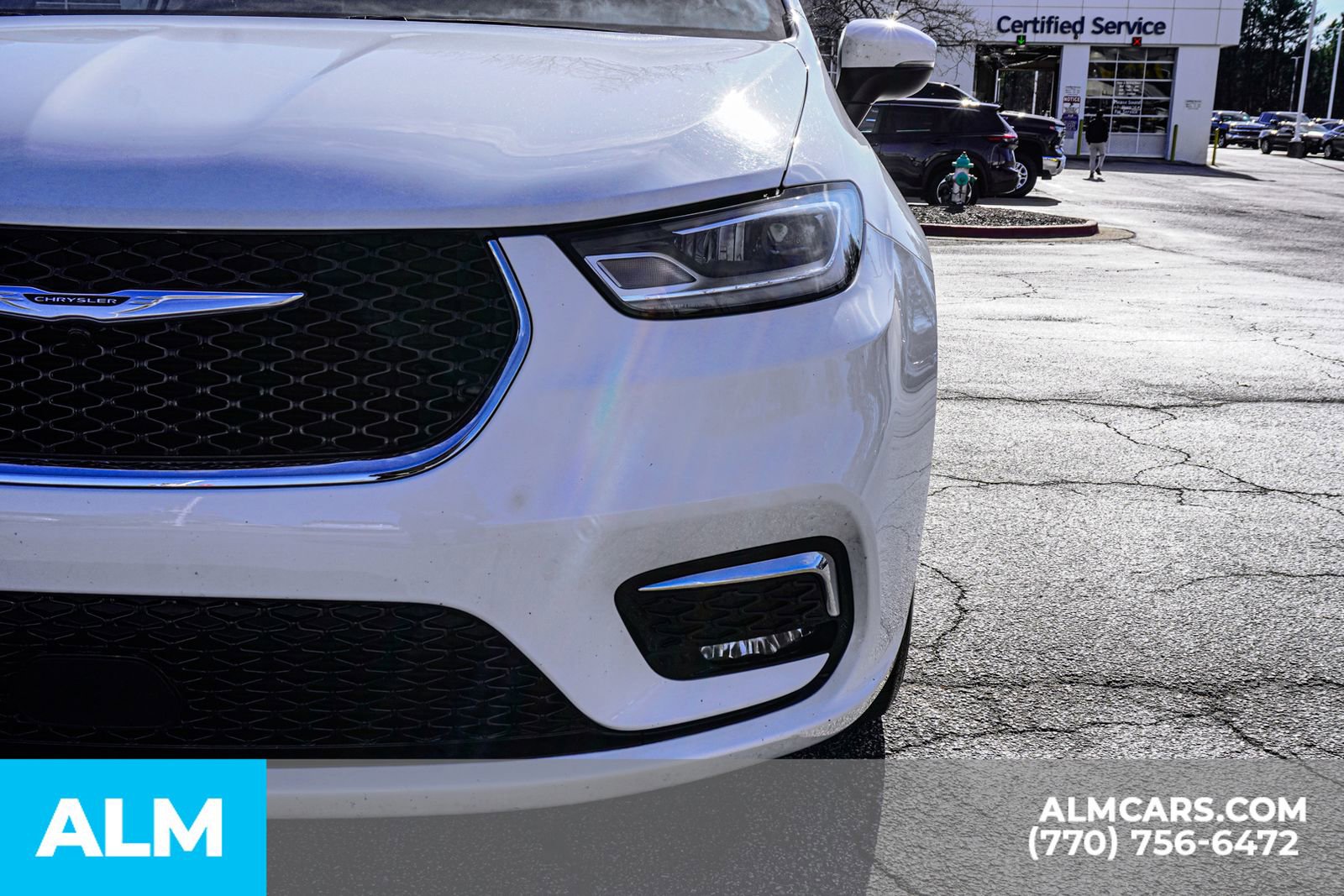 Used 2023 Chrysler Pacifica Touring-L image 18