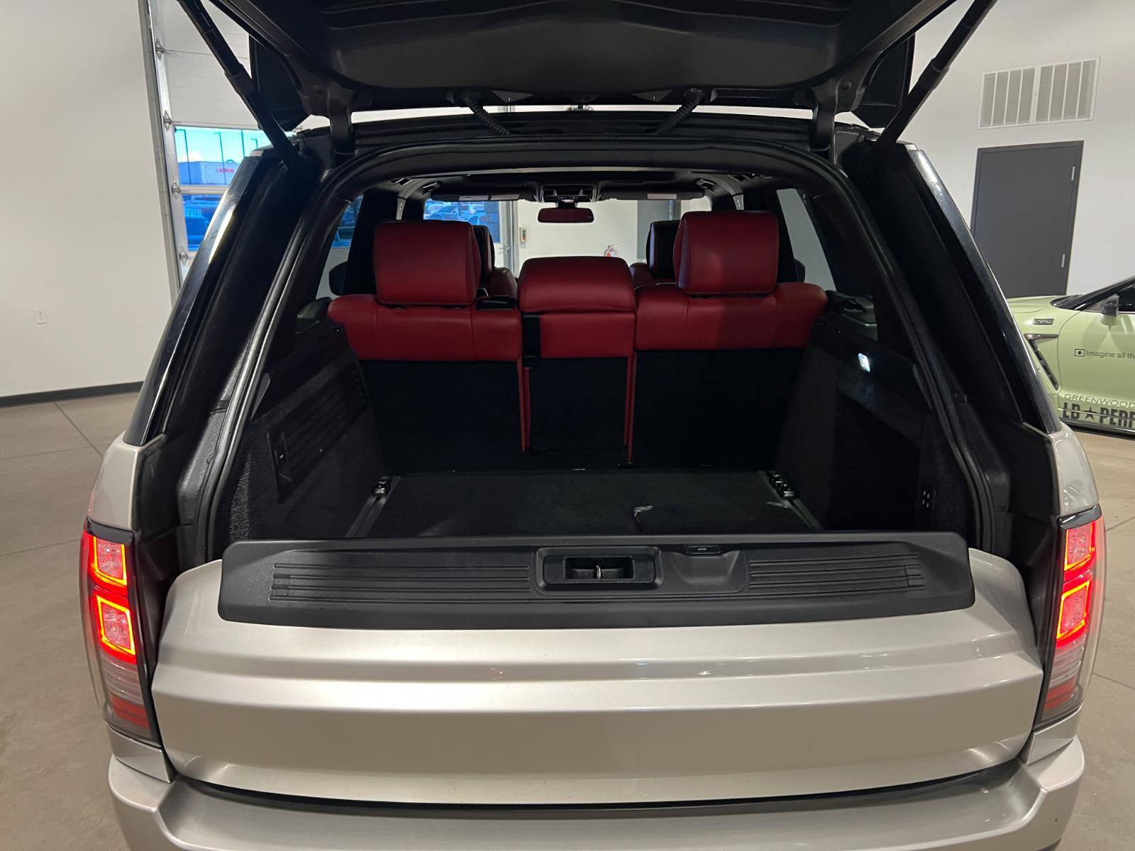 Used 2015 Land Rover Range Rover Autobiography image 36