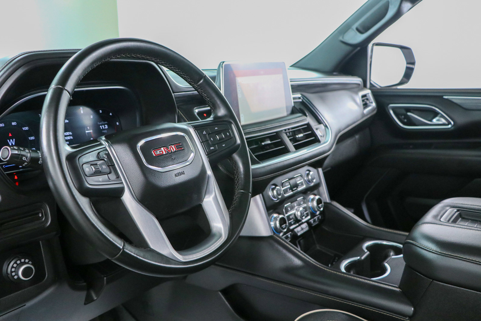 Used 2023 GMC Yukon XL SLT AWD/4WD image 26