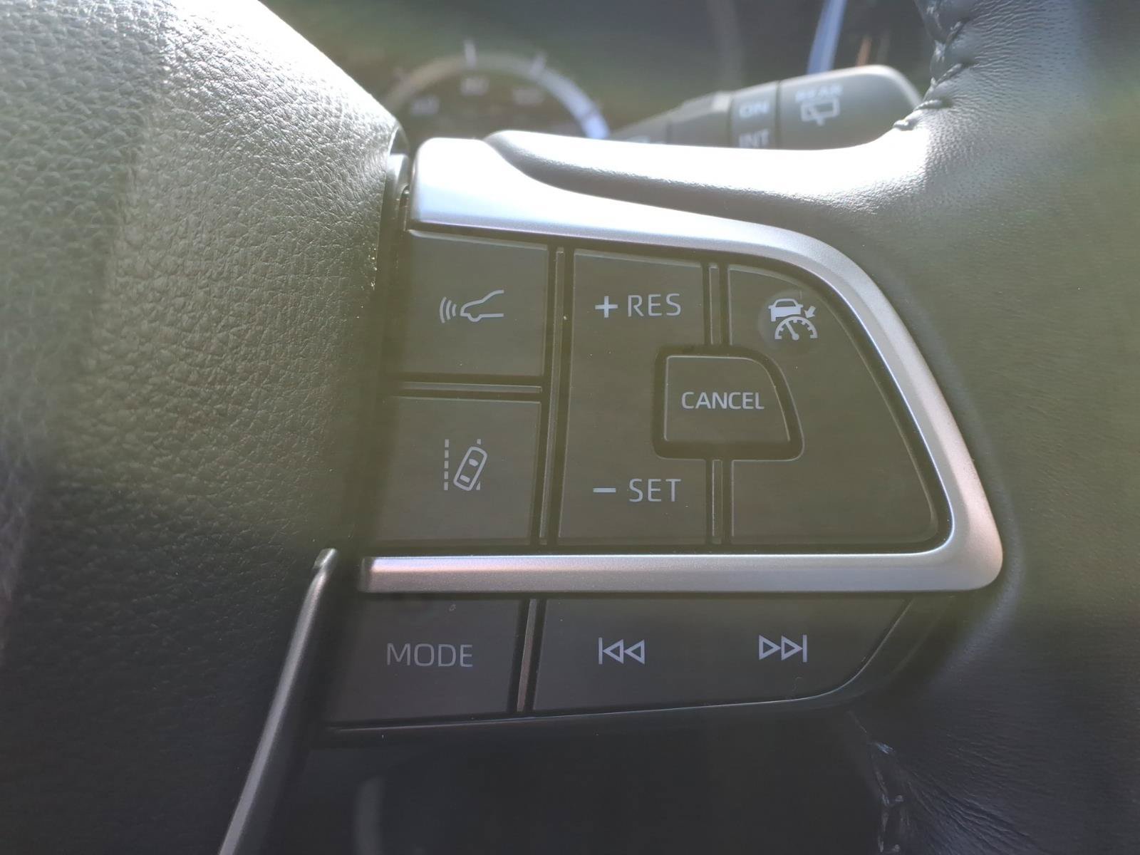 Used 2024 Toyota Highlander LE AWD/4WD image 31