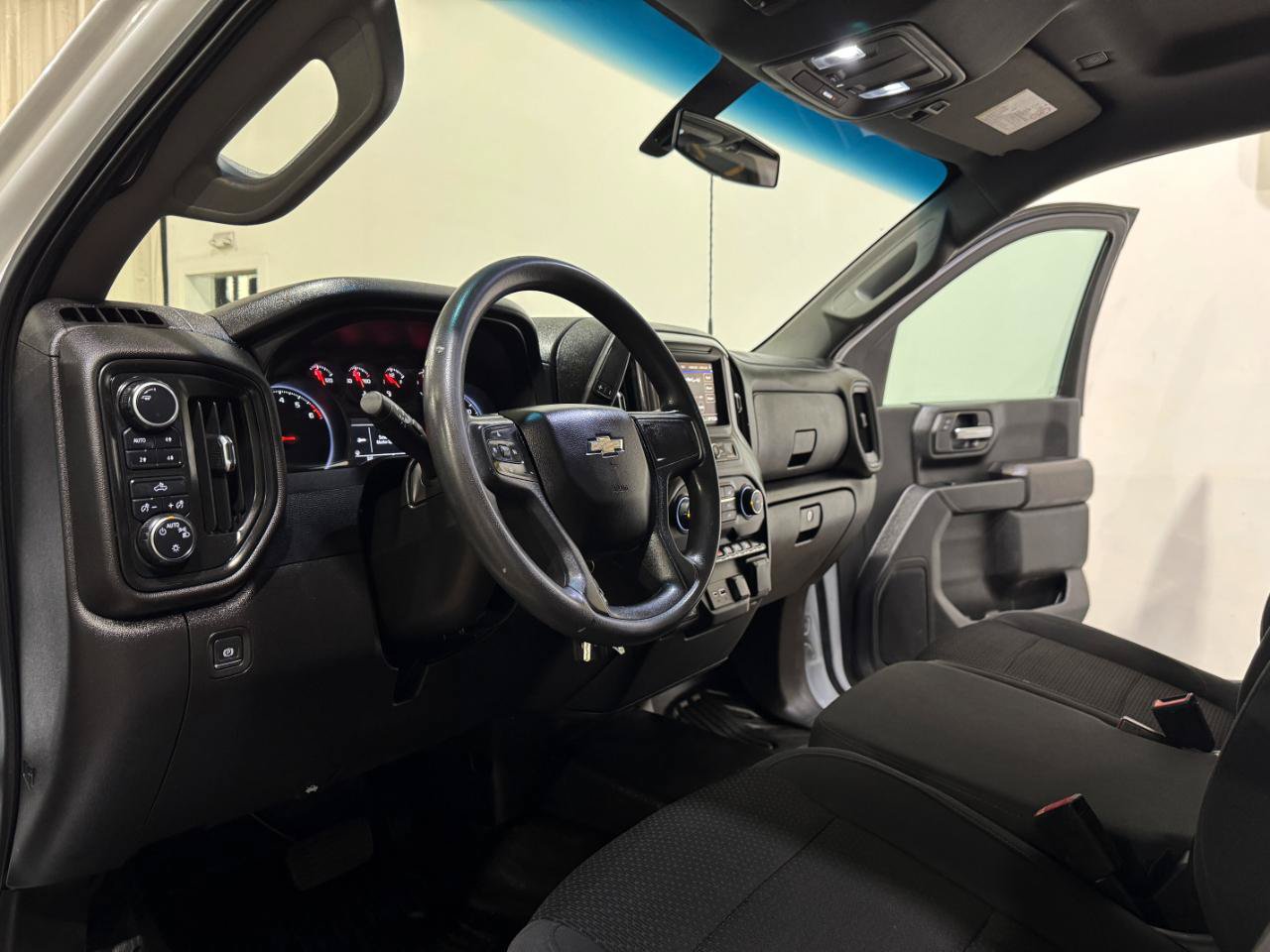 Used 2022 Chevrolet Silverado 2500 W/T w/ WT Convenience Package AWD/4WD image 9