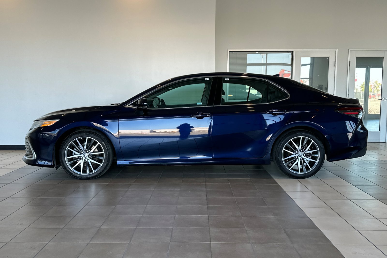 Used 2021 Toyota Camry XLE FWD image 7