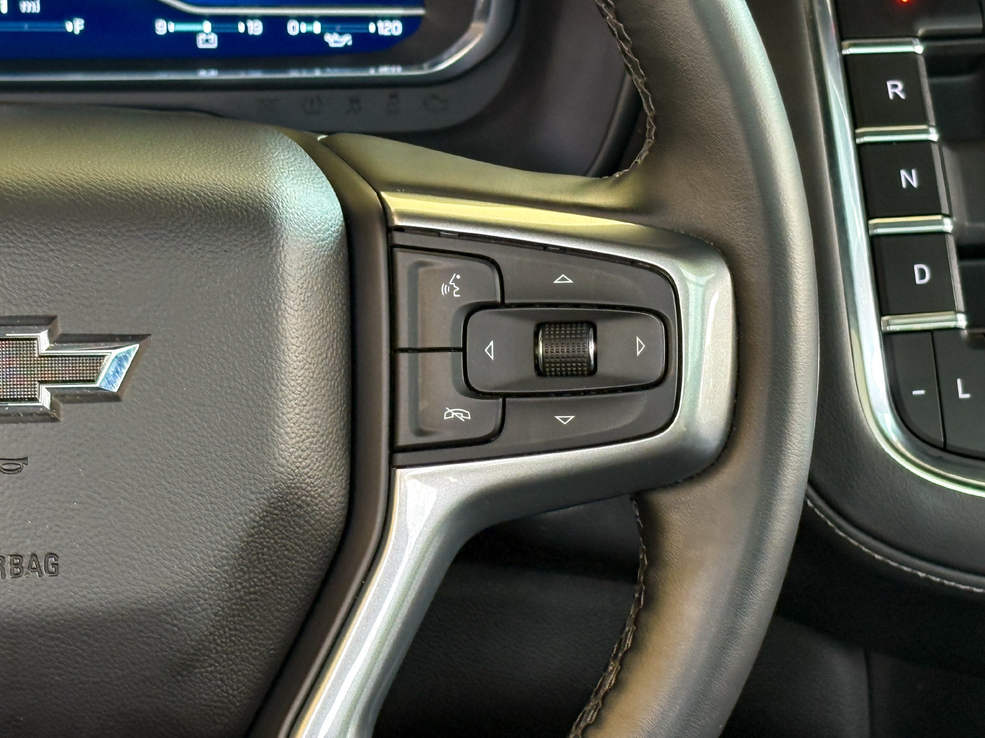 Used 2023 Chevrolet Suburban Z71 w/ Z71 Off-Road Package AWD/4WD image 16