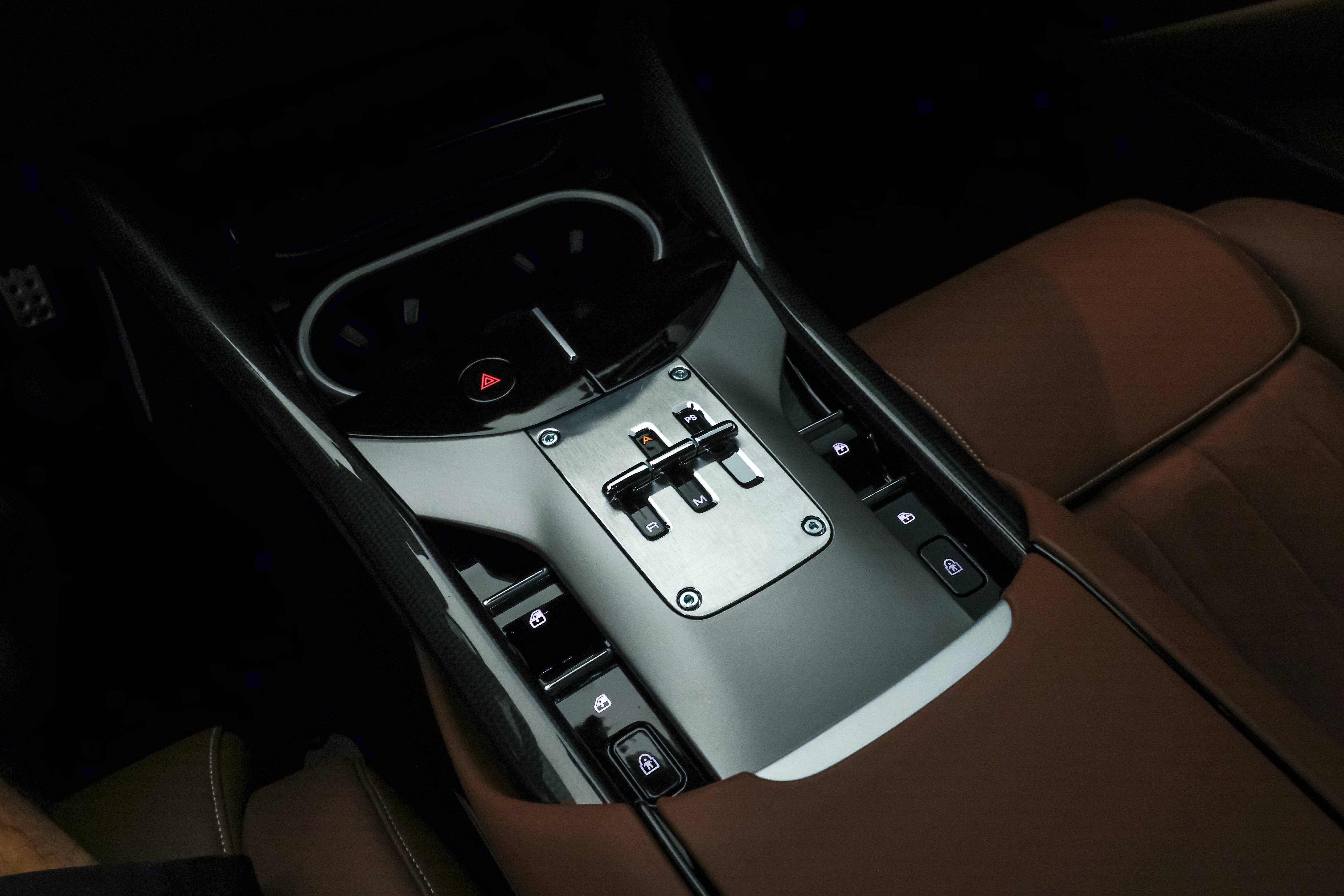 Used 2025 Ferrari Purosangue AWD/4WD image 11