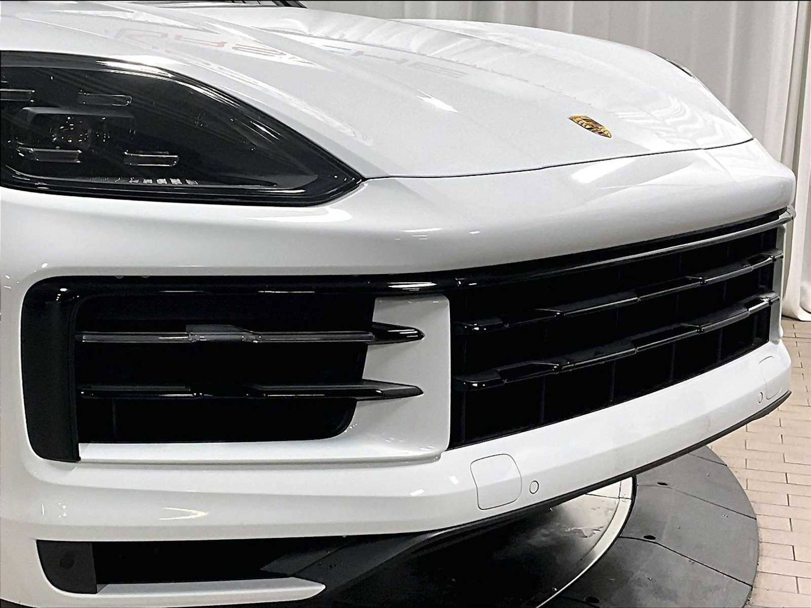 Used 2024 Porsche Cayenne S image 32