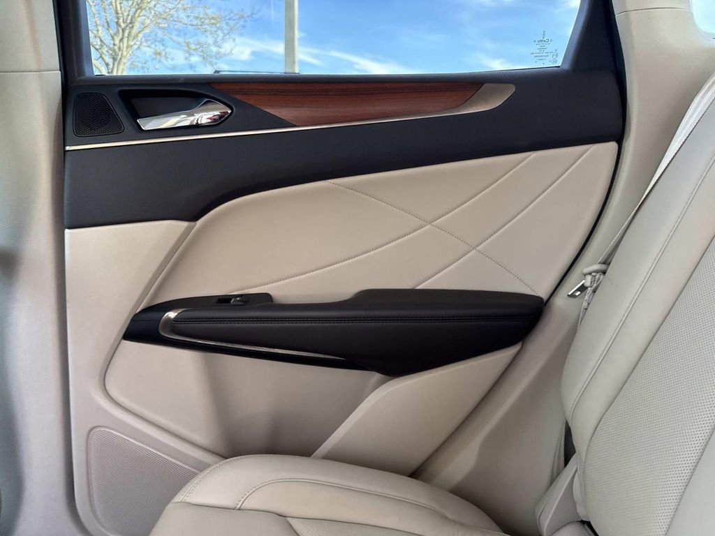 Used 2017 Lincoln MKC Select w/ Select Plus Package image 19