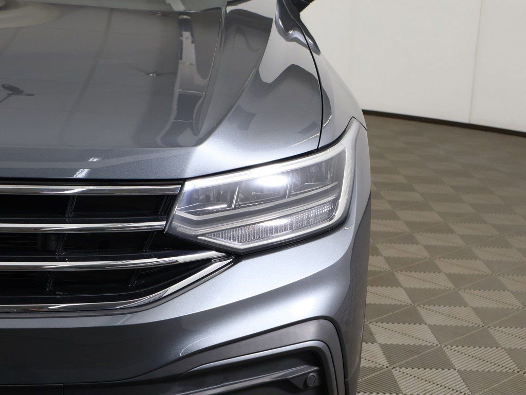 Used 2022 Volkswagen Tiguan SE w/ Panoramic Sunroof Package image 14