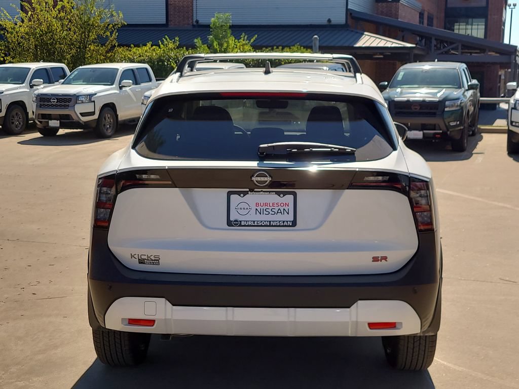 New 2026 Nissan Kicks SR w/ Illumination Package FWD image 3