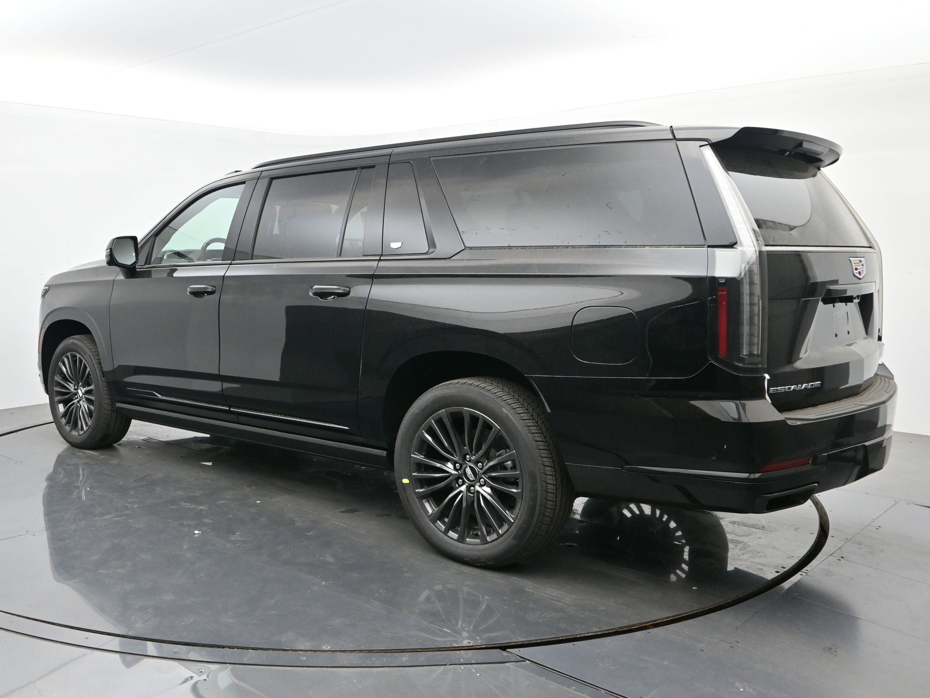 New 2026 Cadillac Escalade ESV Platinum Sport AWD/4WD image 3