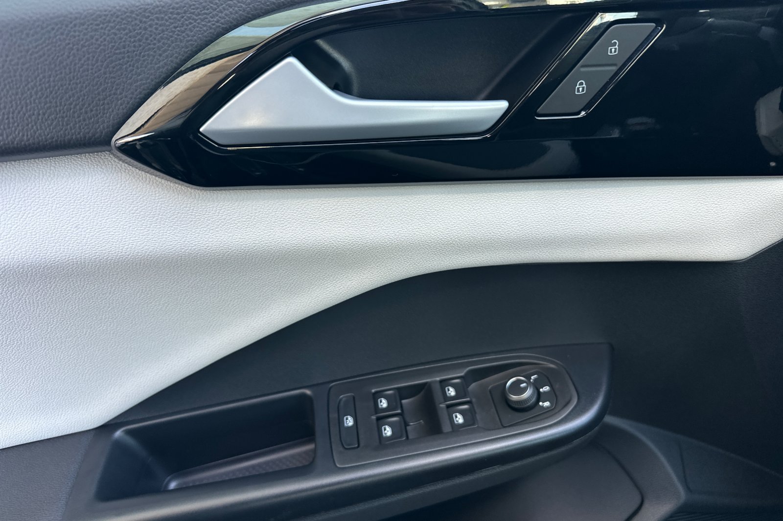 New 2026 Volkswagen Taos S FWD image 9
