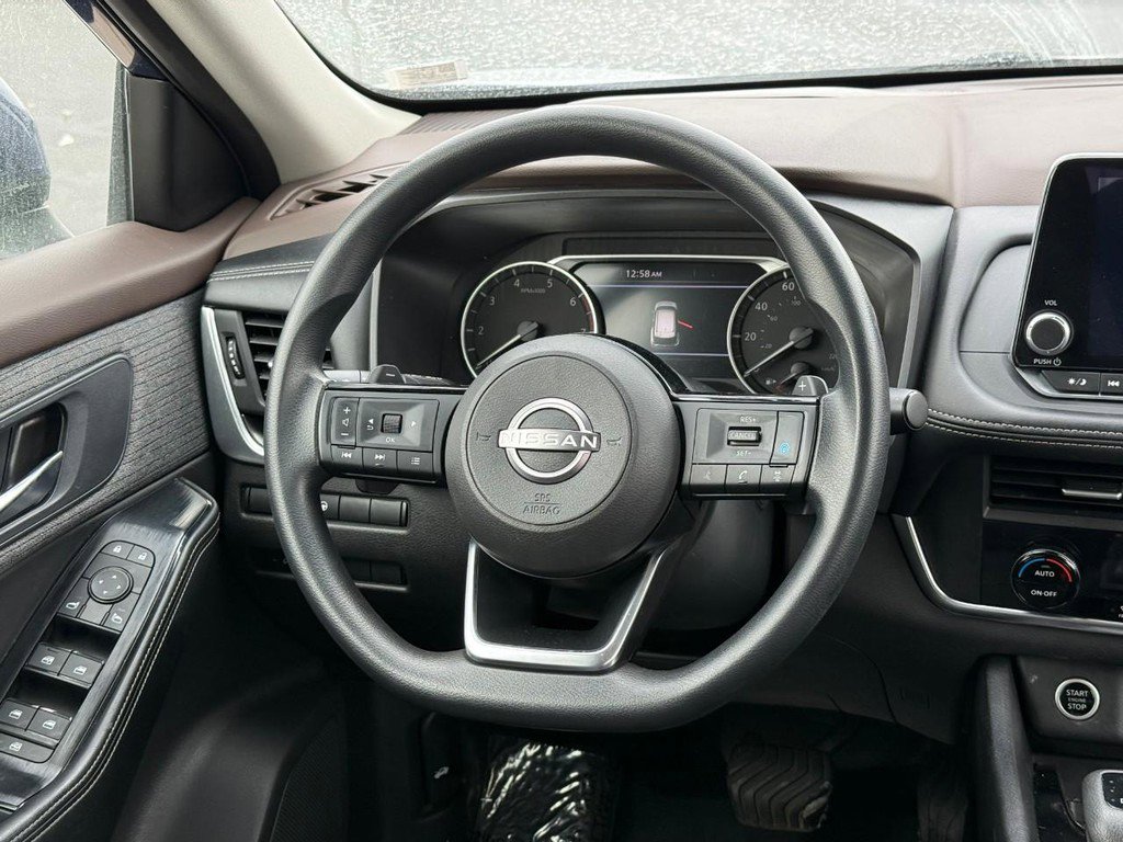 Used 2023 Nissan Rogue SV image 15