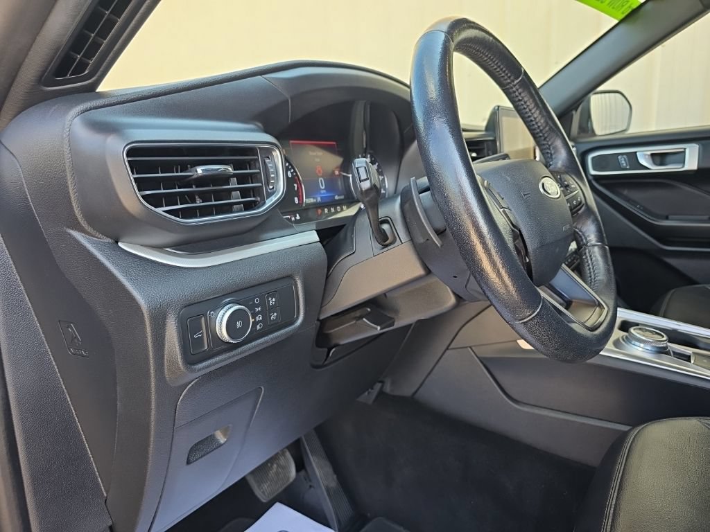 Used 2020 Ford Explorer XLT w/ Equipment Group 202A AWD/4WD image 14