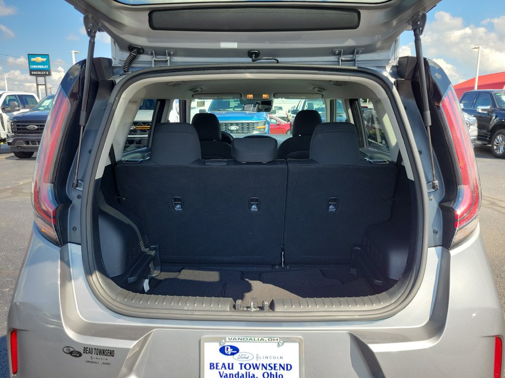 Used 2025 Kia Soul LX w/ LX Technology Package FWD image 10