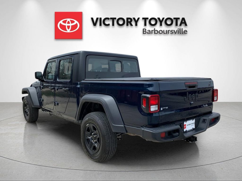 Used 2025 Jeep Gladiator Sport image 3