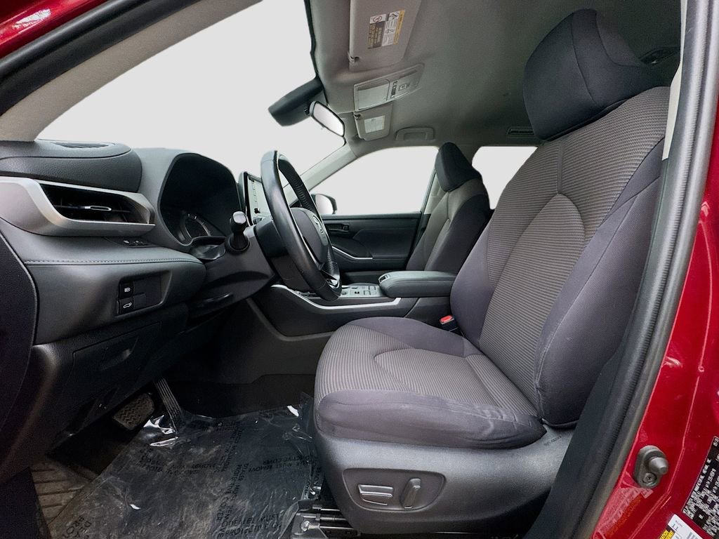 Used 2020 Toyota Highlander LE AWD/4WD image 23