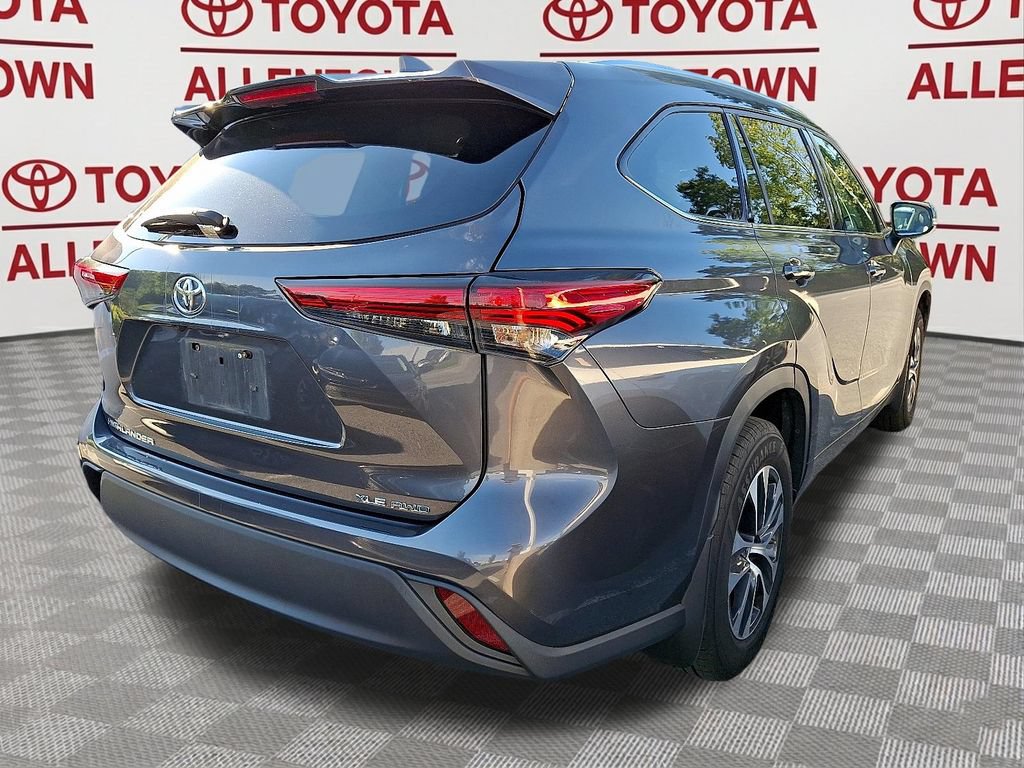 Used 2021 Toyota Highlander XLE AWD/4WD image 6