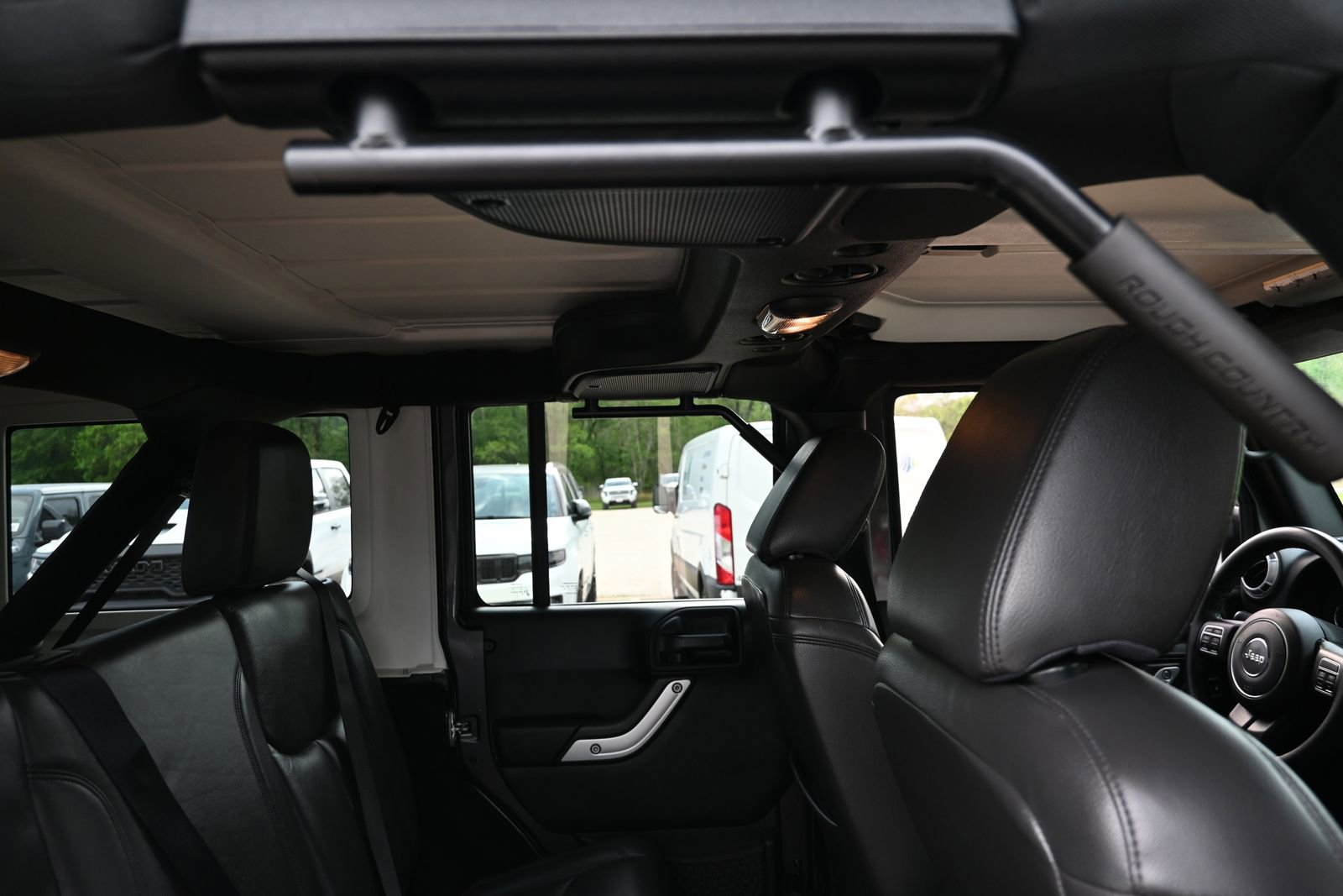 Used 2016 Jeep Wrangler Unlimited Sahara w/ Connectivity Group image 27